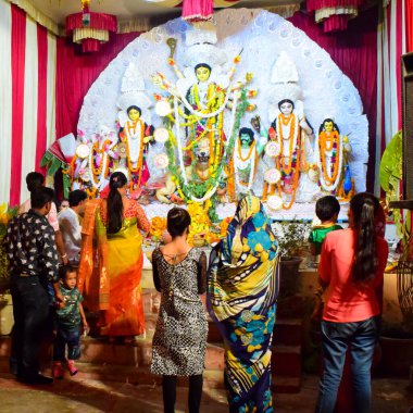 Kolkata, Hindistan, 29 Eylül 2019: Hindistan 'ın en büyük Hindu festivali olan Güney Kolkata Durga Puja, Durga Puja Idol' a geleneksel bakış açısıyla Tanrıça Durga
