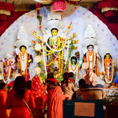 Kolkata, Hindistan, 29 Eylül 2019: Hindistan 'ın en büyük Hindu festivali olan Güney Kolkata Durga Puja, Durga Puja Idol' a geleneksel bakış açısıyla Tanrıça Durga