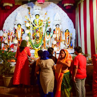 Kolkata, Hindistan, 29 Eylül 2019: Hindistan 'ın en büyük Hindu festivali olan Güney Kolkata Durga Puja, Durga Puja Idol' a geleneksel bakış açısıyla Tanrıça Durga