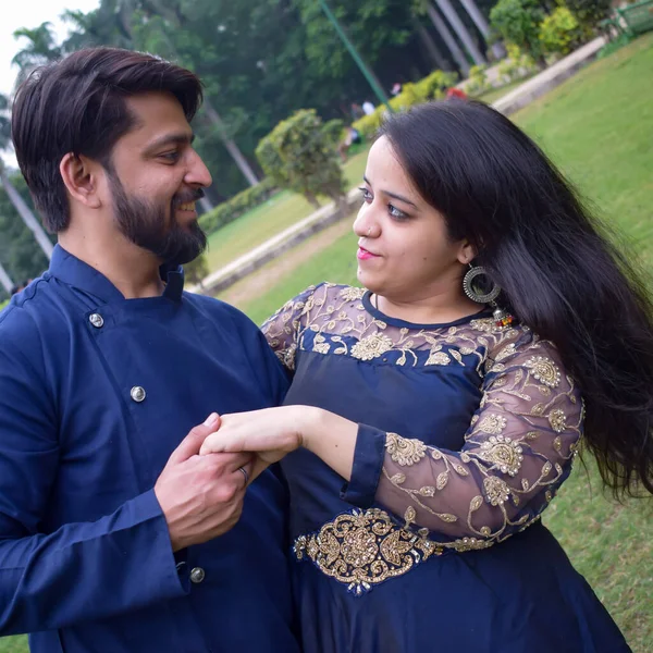 Nova Deli Índia Novembro 2019 Uma Pose Casal Para Sessão — Fotografia de Stock