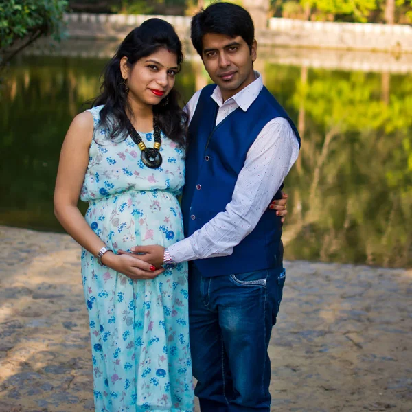 Nueva Delhi India Marzo 2020 Sesión Maternidad Posan Para Dar —  Fotos de Stock