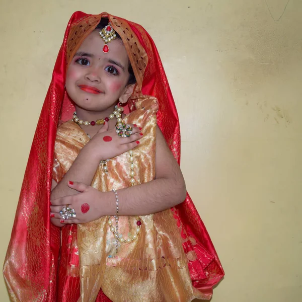 Leuke Indiase Kid Verkleed Als Kleine Lord Radha Ter Gelegenheid — Stockfoto
