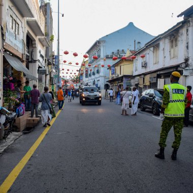 Malacca, Malezya - Ocak 01 2020: Jonker Caddesi 'ndeki Jagannath rath yatra, Malacca' daki Çin Mahallesi 'nin merkez sokağıdır. 7 Temmuz 2008 'de UNESCO Dünya Mirası Listesi olarak listelendi. İnsanlar etrafını keşfederken görülebilir.