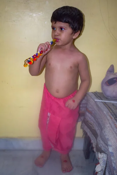 Schattige Indiase Kid Verkleed Als Kleine Lord Krishna Ter Gelegenheid — Stockfoto