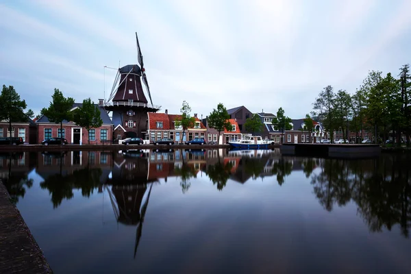 Holanda Meppel Molino Viento Centro Ciudad Meppel Pie Borde Canal —  Fotos de Stock