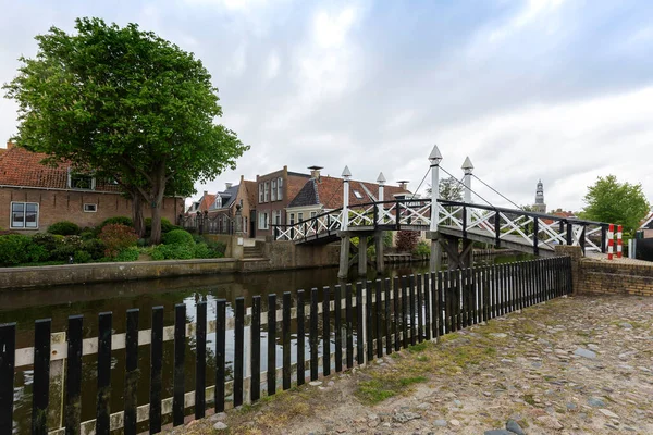 Holanda Hindeloopen Medio Hay Canal Agua Sobre Encuentra Viejo Puente — Foto de Stock