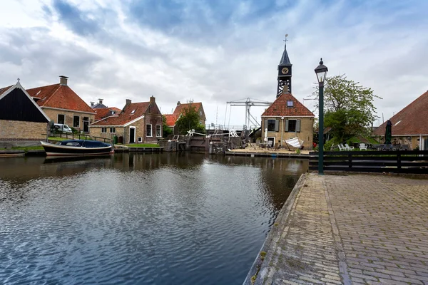 Países Bajos Hindeloopen Canal Transporte Tradicional Que Termina Una Esclusa —  Fotos de Stock