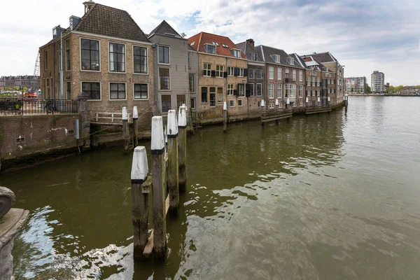 Holanda Dordrecht Canal Agua Barcos Estacionados Largo Ciudad Del Canal —  Fotos de Stock