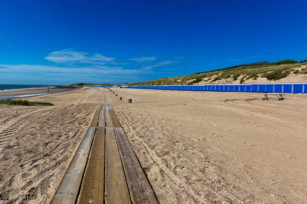 Vlissingen Mooi Zandstrand Met Kleurrijke Huizen Rij Midden Het Pad — Stockfoto