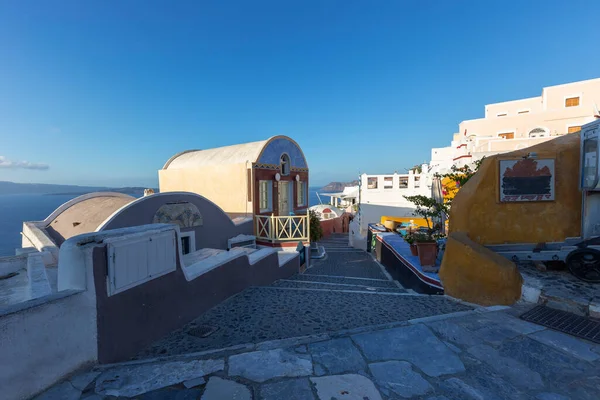 Santorini Oia Ochtendgloren Romantische Straatjes Van Het Vissersdorp Witte Kleurrijke Stockafbeelding