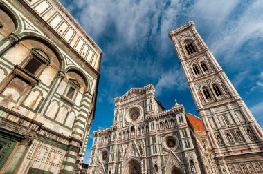 Giotto 'nun çan kulesi Santa Maria del Fiore Bazilikasının yanında, Duomo..