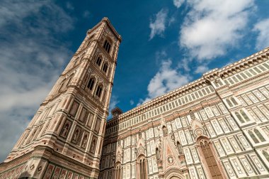 Giotto 'nun çan kulesi Santa Maria del Fiore Bazilikasının yanında, Duomo..