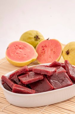 Ev yapımı guava reçeli. Brezilya 'nın en popüler tatlılarından biri.