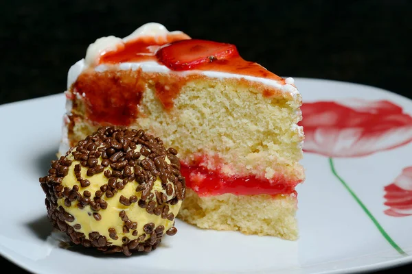 Aardbeientaart Passievrucht Ijs Heerlijk Dessert — Stockfoto