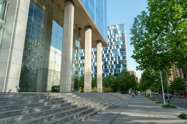 Santiago, Şili 1 Kasım 2015. Las Condes mahallesindeki modern mimari binalar