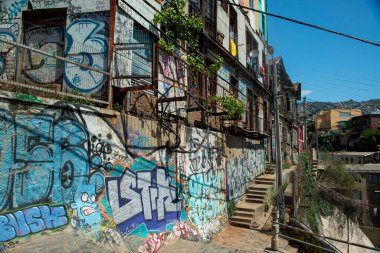 Şili kıyısındaki liman şehri. Dünyanın dört bir yanından turistleri çeken renkli evleriyle tanınıyor.. 