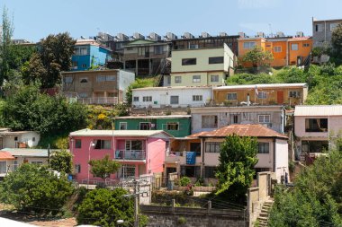 Şili kıyısındaki liman şehri. Dünyanın dört bir yanından turistleri çeken renkli evleriyle tanınıyor.. 