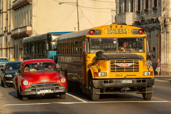 ハバナのヴィンテージカーは今や街のトップ観光ブランドの一つです — ストック写真