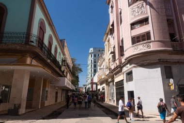 Deco ve sömürge mimarisi, Küba başkentinin eski cephelerinde yan yana yaşıyor..
