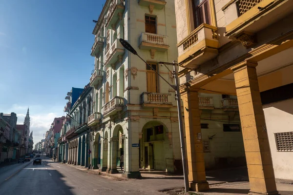 Deco Architektura Kolonialna Żyją Obok Siebie Starych Fasadach Kubańskiej Stolicy — Zdjęcie stockowe