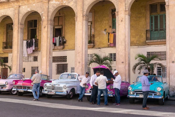 Havana Vintage Auto Zijn Een Van Belangrijkste Toeristische Merken Van Rechtenvrije Stockfoto's