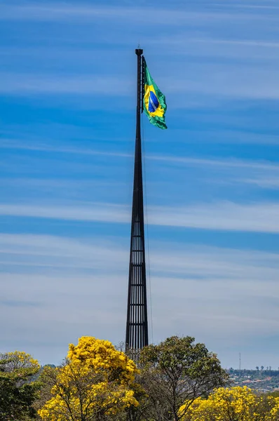 National Mast Brasilia Distrito Federal Brazil Серпня 2008 Прапор Бразилії — стокове фото