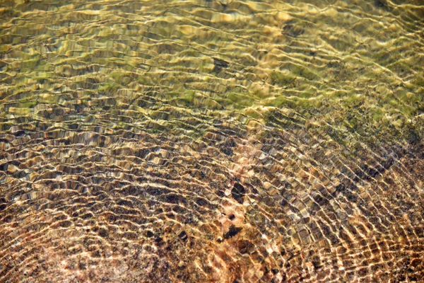 Изображение Каменного Дна Озера Тенью Мелких Волн — стоковое фото