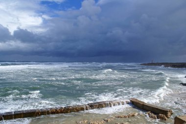 Libya 'da bir fırtına sırasında Akdeniz kıyıları.
