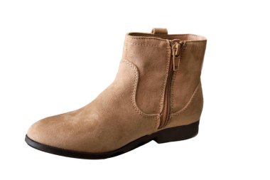 Sağ bacağında beyaz arka planda bej çizme.