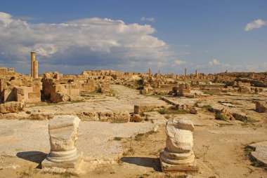 Akdeniz kıyısındaki Libya 'daki antik Sabratha kentinin kalıntıları.