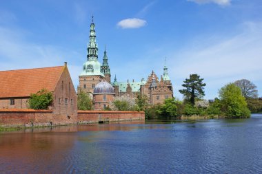 Frederiksborg Kalesi, Hillerd şehrindeki Danimarka krallarının evidir..