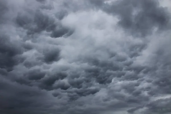 Dunkelgraue Kumuluswolken Vor Dem Sturm — Stockfoto