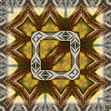 Karmaşık simetrik gümüş ve altın çiçekli fantezi desenler ve kare biçiminde tek bir zambak çiçeğinin tekrarlanmasını engelleyen tasarımlar.