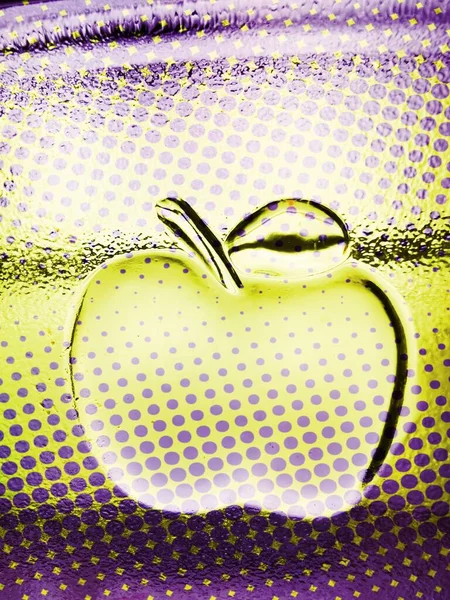 Single Apple Vorm Levendig Blauw Tegen Getextureerd Glas Achtergrond Met — Stockfoto