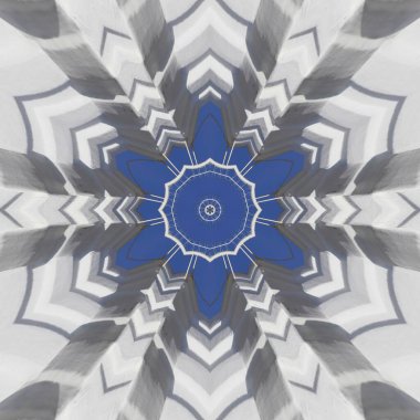 Yan girişi olan beyaz sanayi bacası. Bulutsuz mavi gökyüzü. Geometrik desenleri ve tasarımları var.