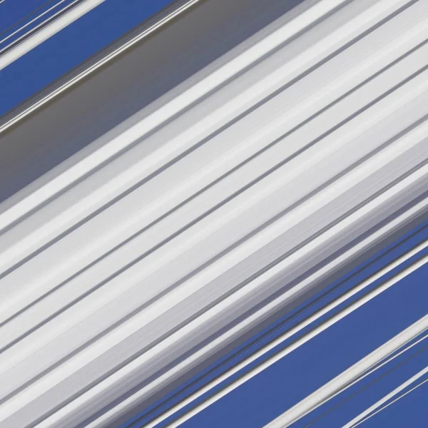 Weißer Industrieschornstein Mit Seitlichen Drehleitern Wolkenloser Blauer Himmel Mit Geometrischen — Stockfoto