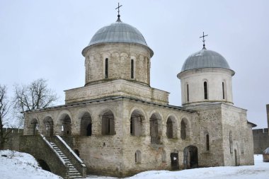 Ivangorod Kalesi. Rus-Estonya sınırı. Ortodoks mezhep kilisesi