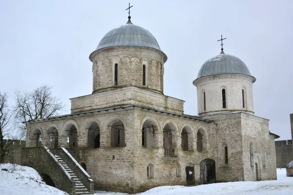 Ivangorod Kalesi. Rus-Estonya sınırı. Ortodoks mezhep kilisesi
