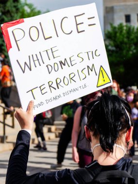 Denver, Colorado / ABD 6 / 1 / 20: Vatandaşlar George Floyd 'un Minneapolis, Minnesota Polis Memurları tarafından öldürülmesini protesto ettiler.