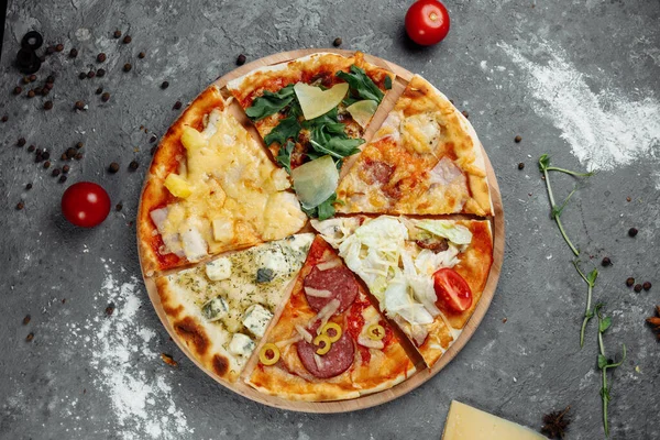 Altı dilim pizza bir arada..