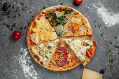 Altı dilim pizza bir arada..