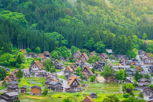 Geleneksel ve tarihsel Japon köyü Shirakawago Gifu Prefecture Japonya'da, Gokayama Unesco Dünya Kültür Mirası Listesi'ne onun geleneksel Gassho-zukuri evler nedeniyle üzerinde yazılı oldu