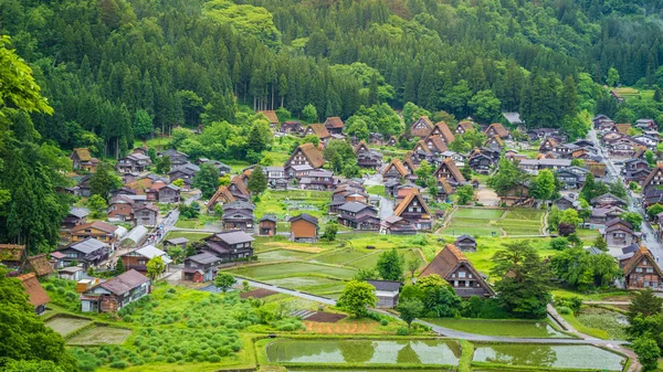 Geleneksel ve tarihsel Japon köyü Shirakawago Gifu Prefecture Japonya'da, Gokayama Unesco Dünya Kültür Mirası Listesi'ne onun geleneksel Gassho-zukuri evler nedeniyle üzerinde yazılı oldu