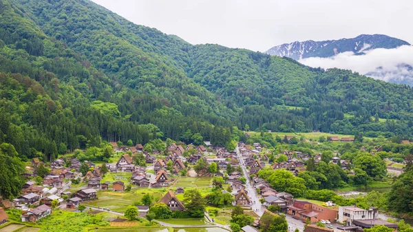 伝統と歴史日本村は岐阜県の白川郷 五箇山ができなかったの合掌造り民家のためユネスコの世界遺産リストに刻まれました — ストック写真