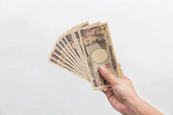 Bizneswoman Pieniądze Trzymając Ręku 000 Japoński Jen Pieniądze Białym Tle — Zdjęcie stockowe