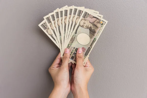 Businesswoman Giving Money Holding 000 Japanese Yen Money Hand Gray — Stock Photo, Image