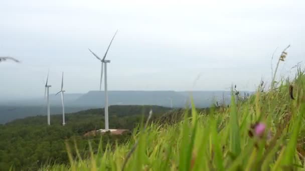 Turbinas Parques Eólicos Montanha Bela Paisagem Com Vento — Vídeo de Stock