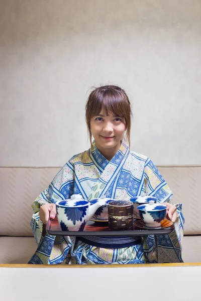 Woman Wearing Traditional Japanese Yukata Kimono Make Tea Japan Style — Stock Photo, Image