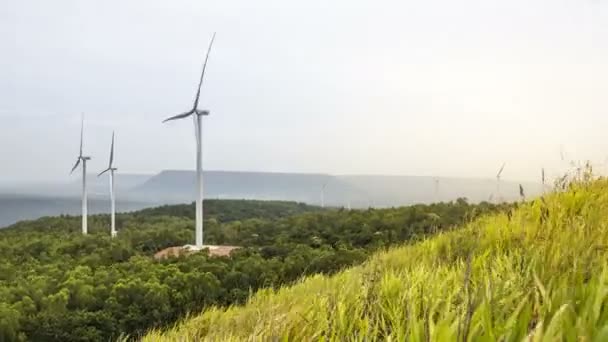 Upływ Czasu Farmy Wiatrowe Górskich Piękny Krajobraz Wietrznie — Wideo stockowe