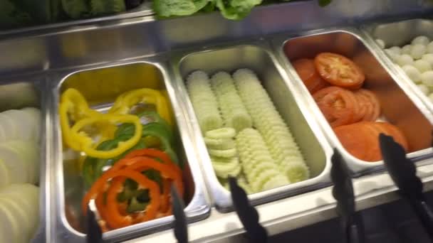 Ensalada Verduras Una Bandeja Preparación Preparada — Vídeos de Stock